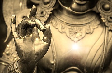 Il Mudra del Silenzio e dell'Attenzione (mudra,mudra del silenzio,yoga,meditazione,consapevolezza) La Porta della Luce