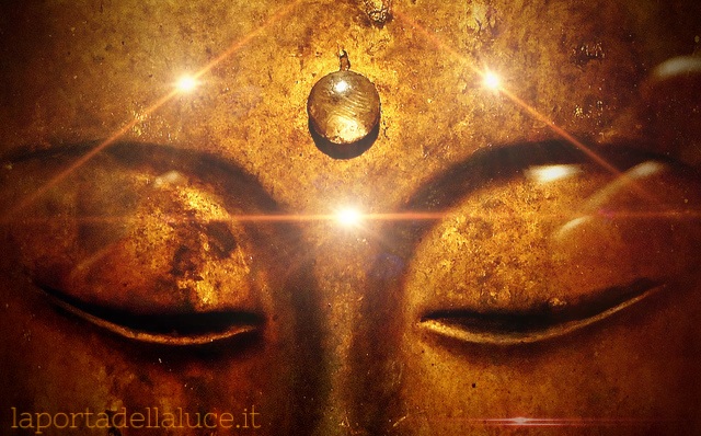 Meditazione per attivare la Piramide d'Oro (audio-meditazione guidata) (piramide,chakra,ghiandola pineale,meditazione,terzo occhio,audio,guidata,piramide d'oro) La Porta della Luce