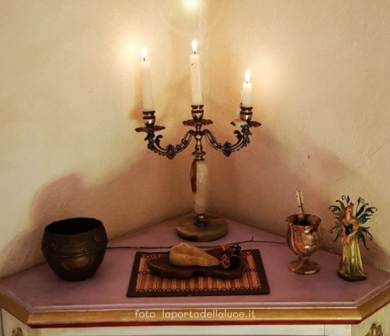 Essere conduttori di Luce - creare un Altare (altare,candela,incenso,creare,maestro) La Porta della Luce