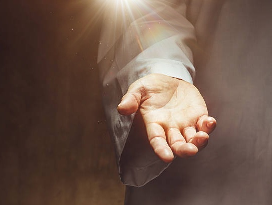 La magia del gesto - come utilizzare le mani (gesto,mani,magia,armonia,energie,utilizzare) La Porta della Luce